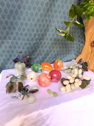 Centro de mesa cristal con frutas de piedra