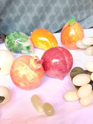 Centro de mesa cristal con frutas de piedra