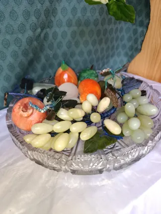 Centro de mesa cristal con frutas de piedra
