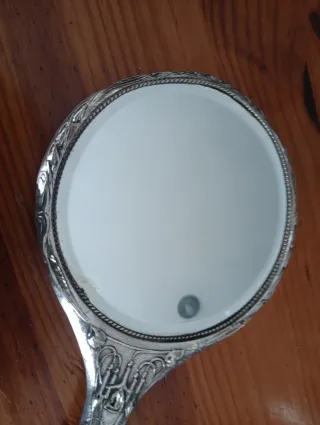 Espejo de mano plateado antiguo