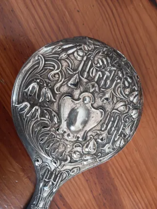 Espejo de mano plateado antiguo