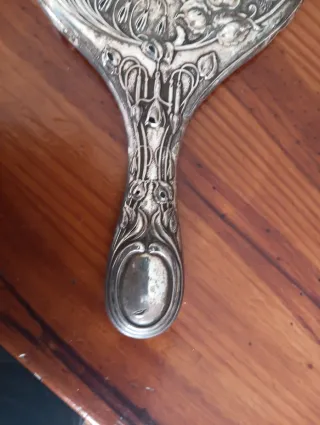 Espejo de mano plateado antiguo