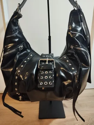 Bolso Negro Charol con Tachuelas