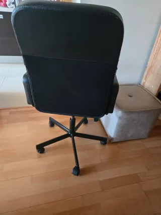 Silla de oficina negra. Ikea Renberget