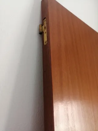 Puertas interiores madera con manilla