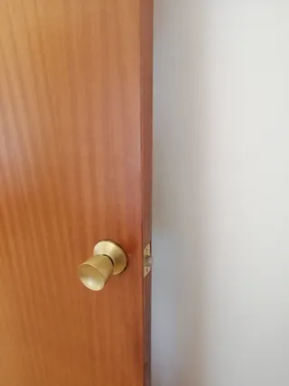 Puertas interiores madera con manilla