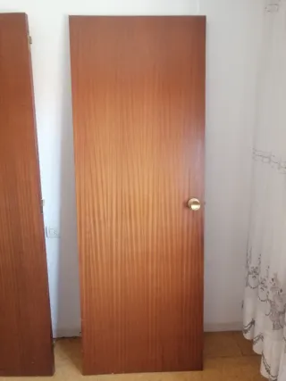 Puertas interiores madera con manilla