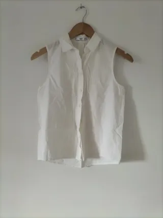 Blusa blanca sin mangas de Mango