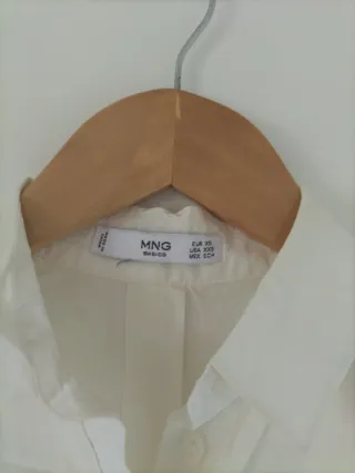 Blusa blanca sin mangas de Mango