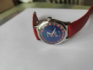 Reloj Oris de cuerda azul y rojo