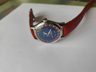 Reloj Oris de cuerda azul y rojo