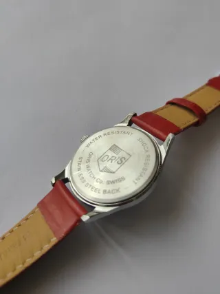 Reloj Oris de cuerda azul y rojo