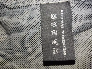 Chaquetón de cuero negro