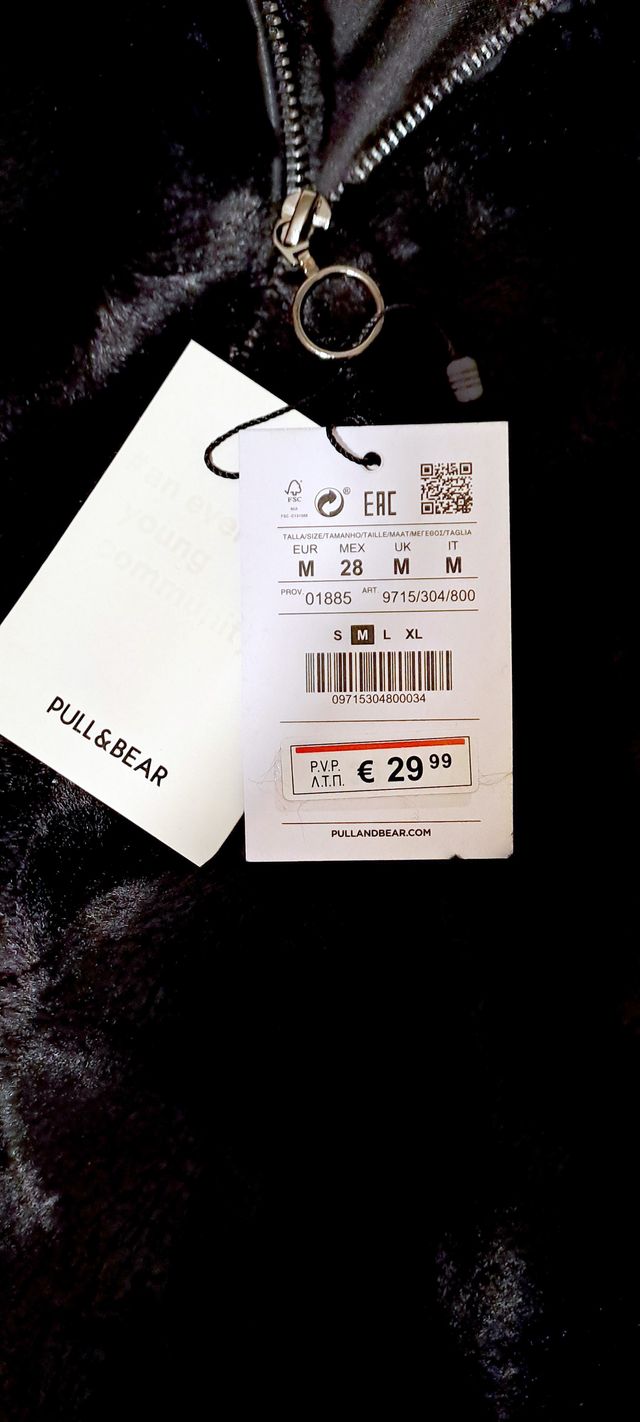 Chaqueta corta efecto pelo sintética para mujer.