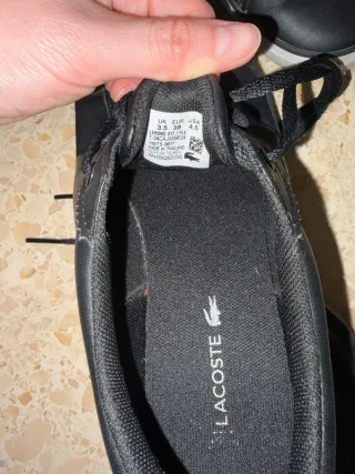 Zapatillas Lacoste Negras con Detalles Multicolor