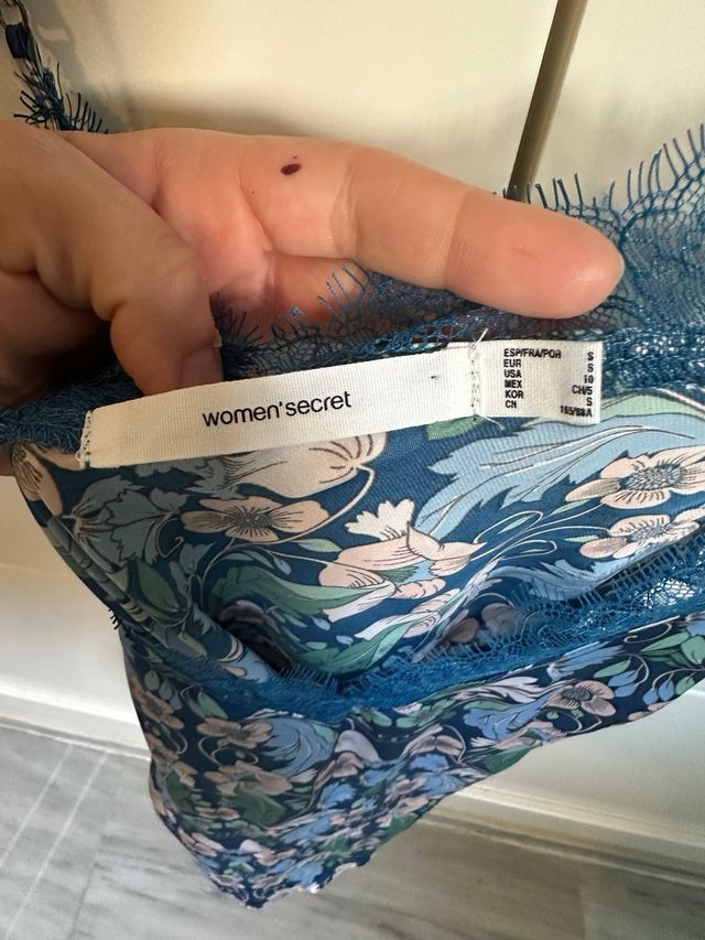 Top Women'secret floral azul talla S