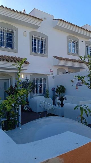 Casa adosada en venta en Los Naranjos - Las Brisas en Marbella
