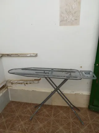 Tabla de planchar metálica plegable