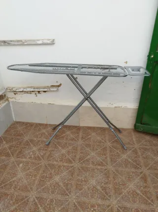 Tabla de planchar metálica plegable