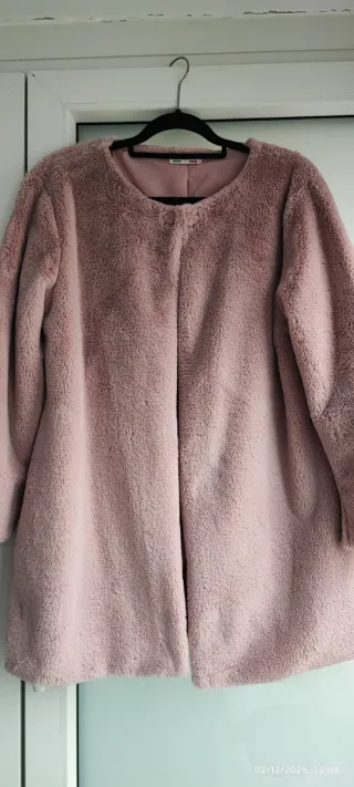 Chaquetón mujer pelo rosa palo, talla única.