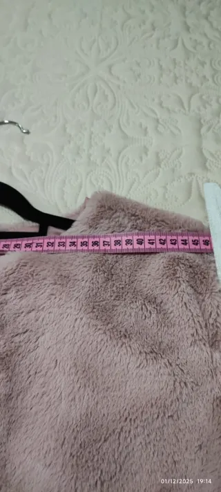 Chaquetón mujer pelo rosa palo, talla única.