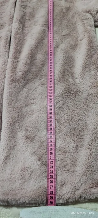 Chaquetón mujer pelo rosa palo, talla única.