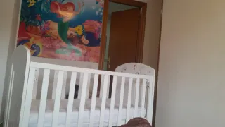 Cuna de bebé blanca con ositos