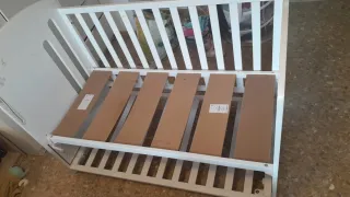 Cuna de bebé blanca con ositos