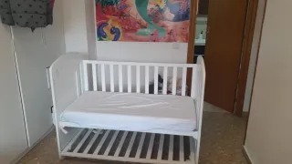 Cuna de bebé blanca con ositos