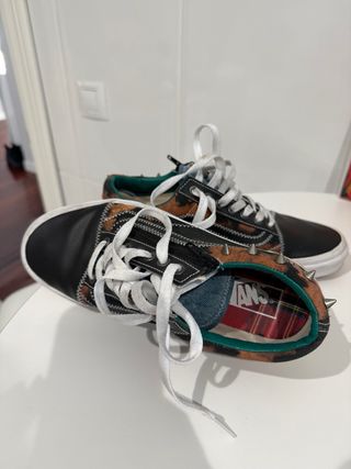 Vans Tachuelas y Cremallera