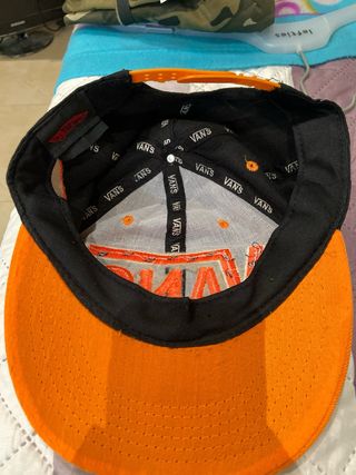 Gorra Vans Negra y Naranja