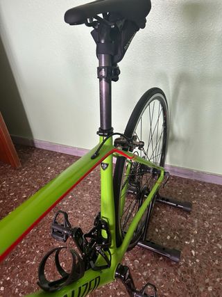 Bicicleta de carretera Specialized verde