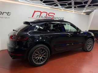 Porsche Macan -
