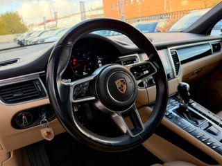 Porsche Macan -