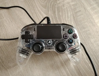 Mando PS4 con cable transparente