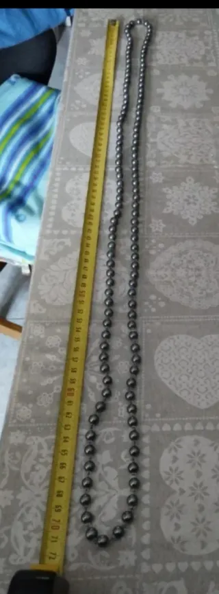Collar largo de perlas grises