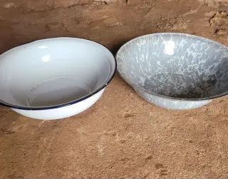 2 Palanganeros Antiguos Grandes Esmaltados