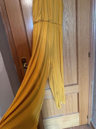 Mono amarillo con lunares blancos