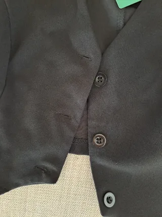 Chaleco negro crop top