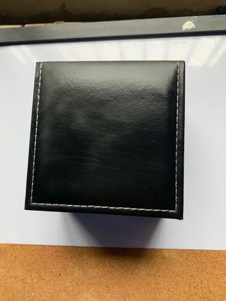 Reloj de muñeca plateado y dorado