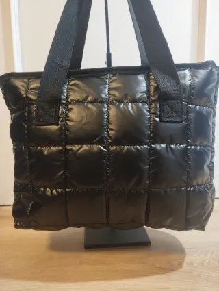 Bolso negro acolchado