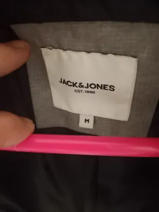 Chaqueta gris acolchada