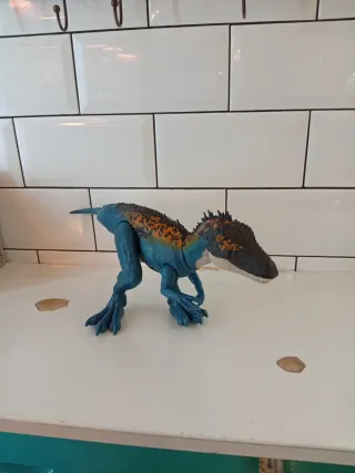 Jurassic World Carcharodontosaurus Figura