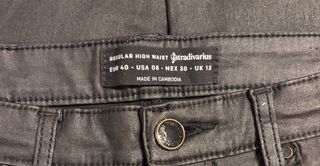 Pantalones negros efecto piel