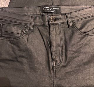 Pantalones negros efecto piel