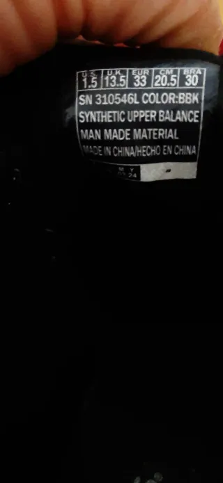 Zapatillas Skechers Negras y Doradas talla 33