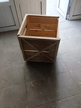 Contenedor de madera reciclada con asas 46x47x49 c