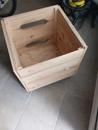 Contenedor de madera reciclada con asas 46x47x49 c