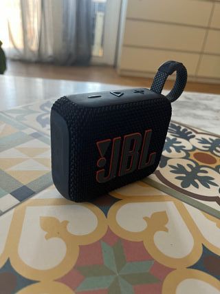 Altavoz JBL Go 4 Negro y naranja