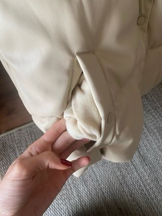 Chaleco acolchado crema cuello alto